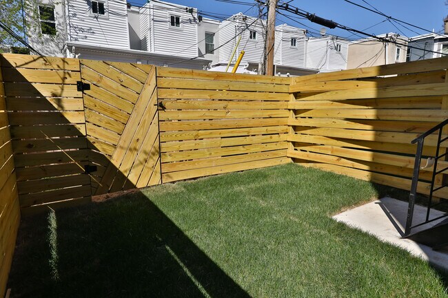 Building Photo - 2541 Turner St