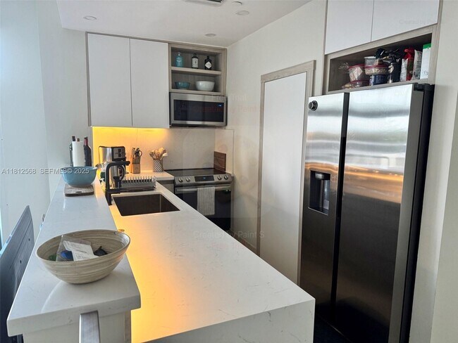 Building Photo - 6917 Collins Ave