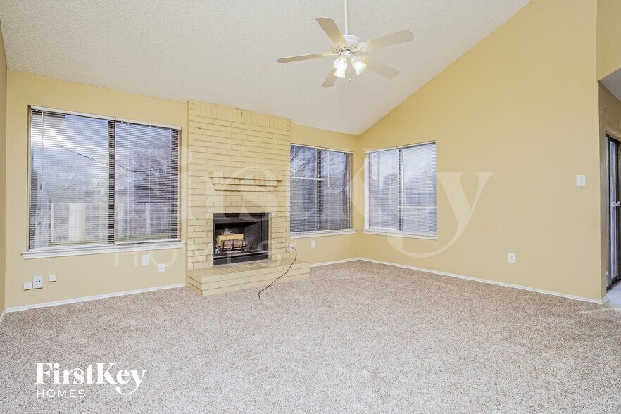 Building Photo - 3934 Cochise Dr