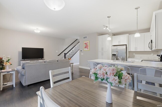 Building Photo - 0 N Cypress Ln