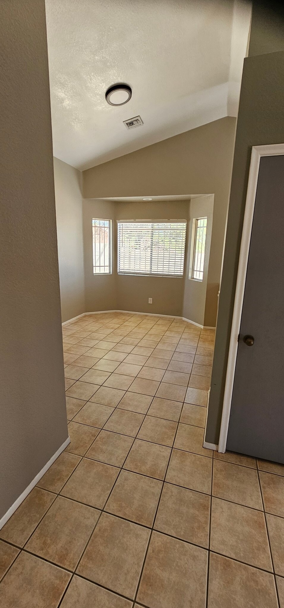 Building Photo - 3604 W Avenida Del Mar