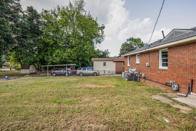 Building Photo - Charming 3-Bedroom Brick Home – Comfort, S...