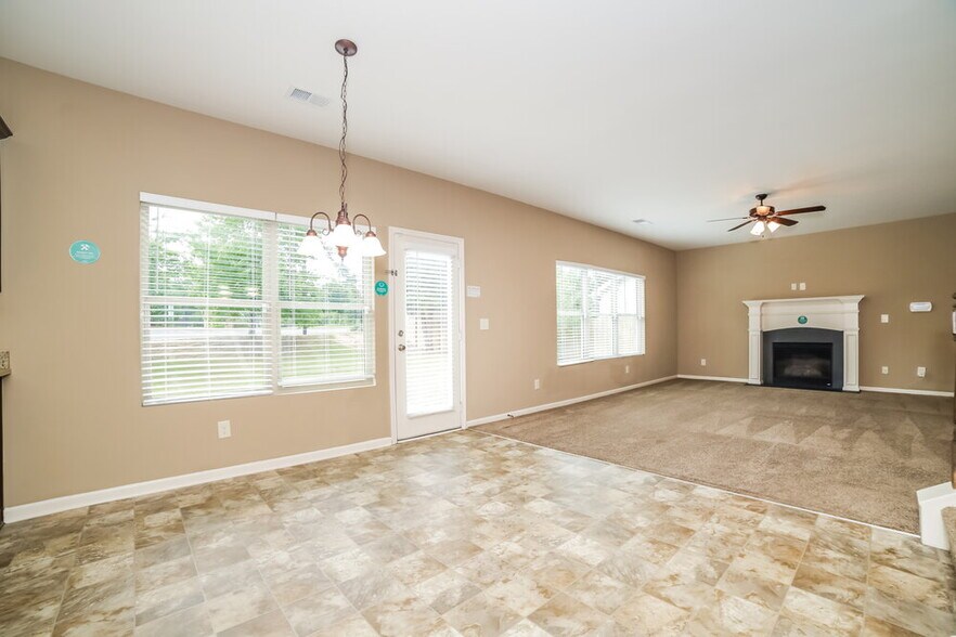 Building Photo - 981 Rock Elm Dr