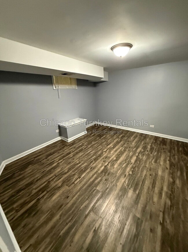 Building Photo - 14204 Woodlawn Ave
