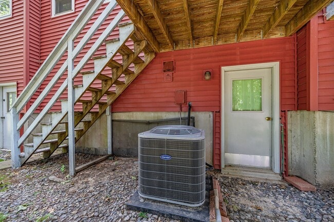 Building Photo - 44 Gillis St