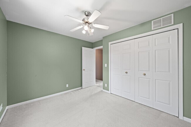 Building Photo - 406 Lakewood Dr