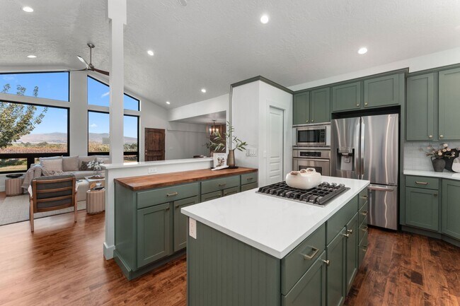 Building Photo - Exceptional Boise West Bench Home