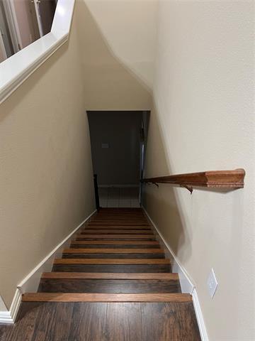 Building Photo - 1803 E Branch Hollow Dr