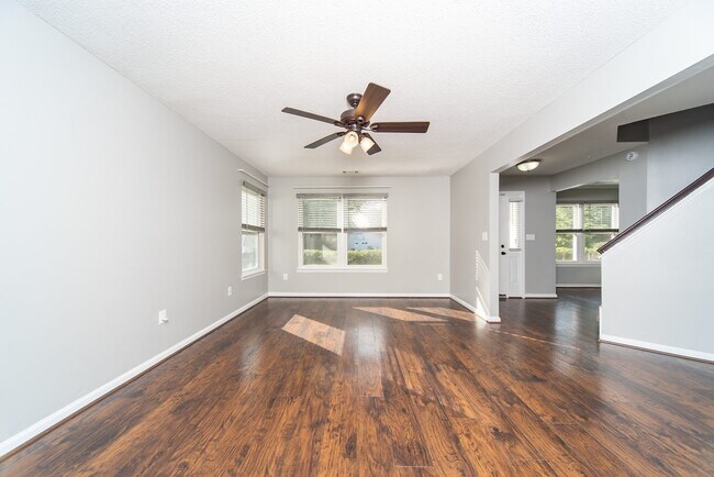 Building Photo - Beautiful 3 bed/ 2.5 bath home in Deep Creek