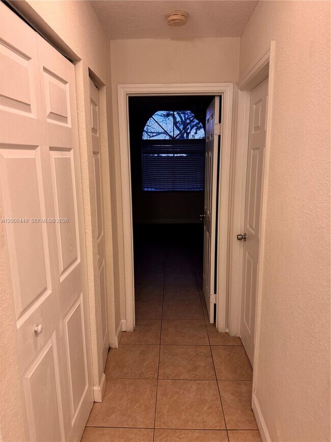 Building Photo - 10610 SW 158th Ct