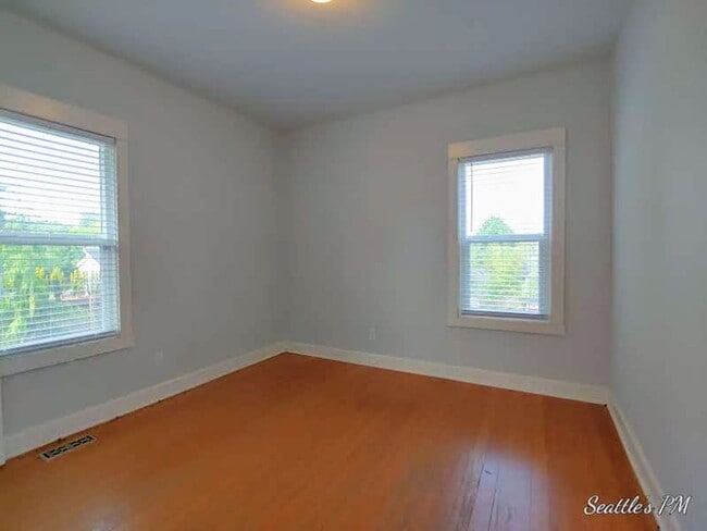 Building Photo - Spacious 2 Bedroom Home in the Pigeon Poin...