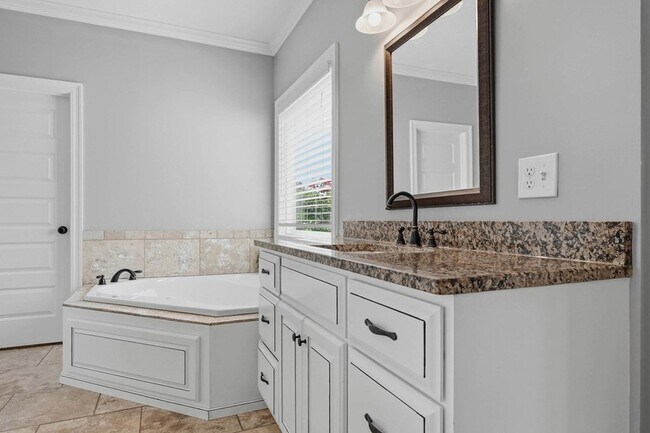 Building Photo - 128 Thistledown Dr