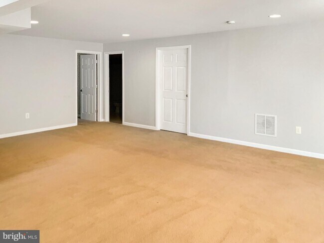 Primary Photo - 162 Riggs Rd