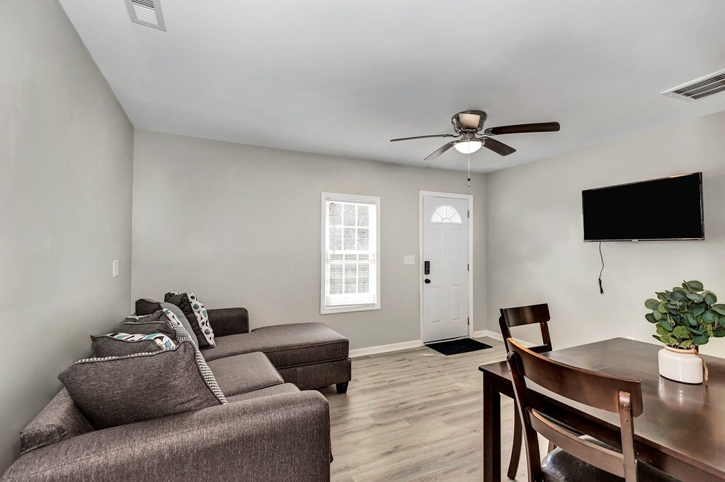 Building Photo - 505 Ward Ave NE