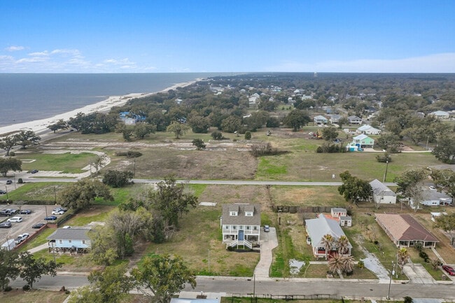 Building Photo - 426 Russell Ave