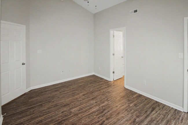 Building Photo - Beautifully Updated Ranch Home