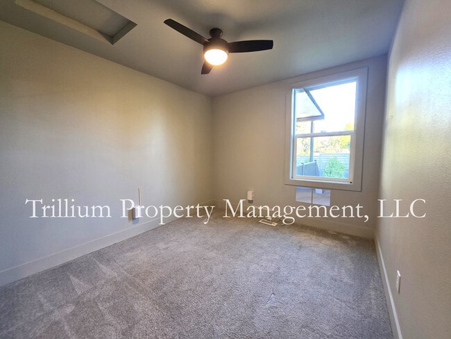 Building Photo - 7020 NE 17th Ave