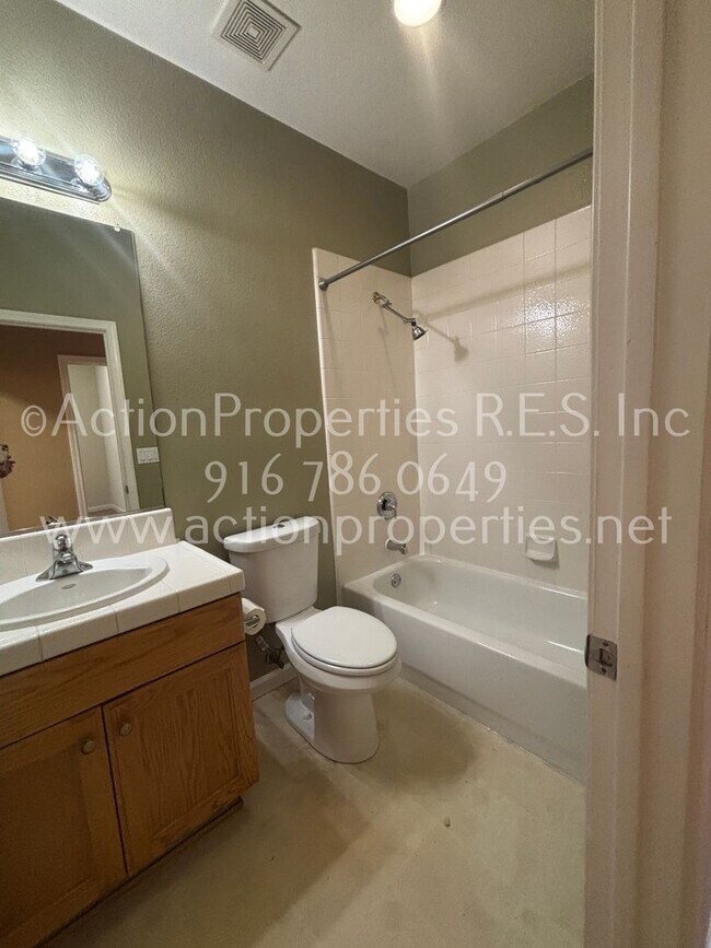Building Photo - Beautiful West Roseville Home 5 bed 3 bath...