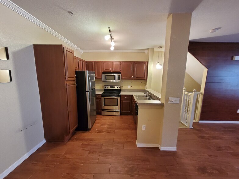 Building Photo - 1606 Legacy Park Dr