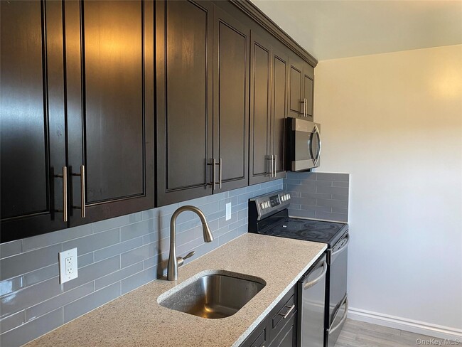 Building Photo - 336 Kensington Ln