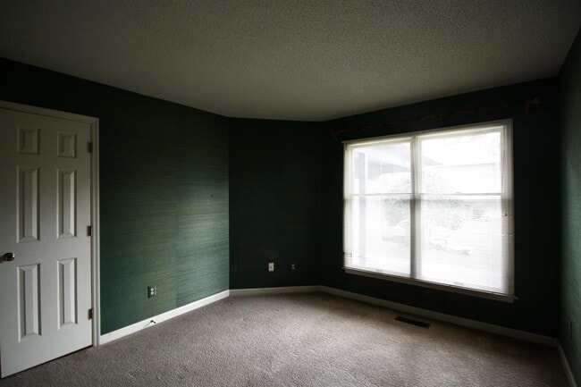 Building Photo - 32 Westlake Pointe Dr