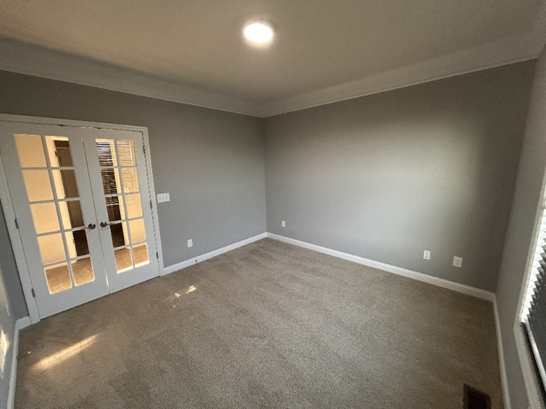 Building Photo - 427 Rockcrest Way