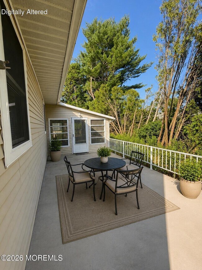 Building Photo - 15 St Tropez Ct