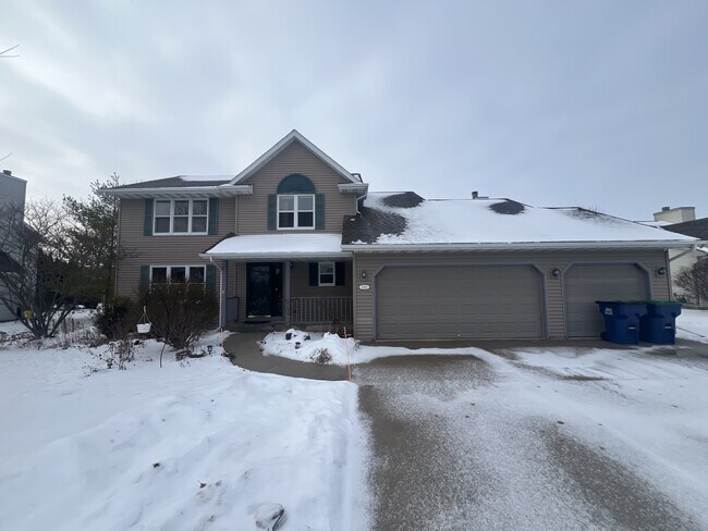 Building Photo - N6188 Shadybrook Ln