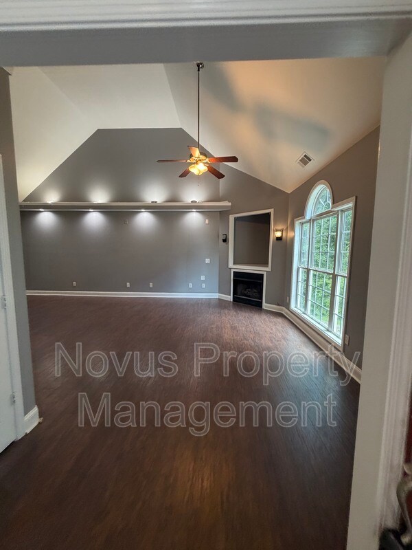 Building Photo - 214 Farmington Trce