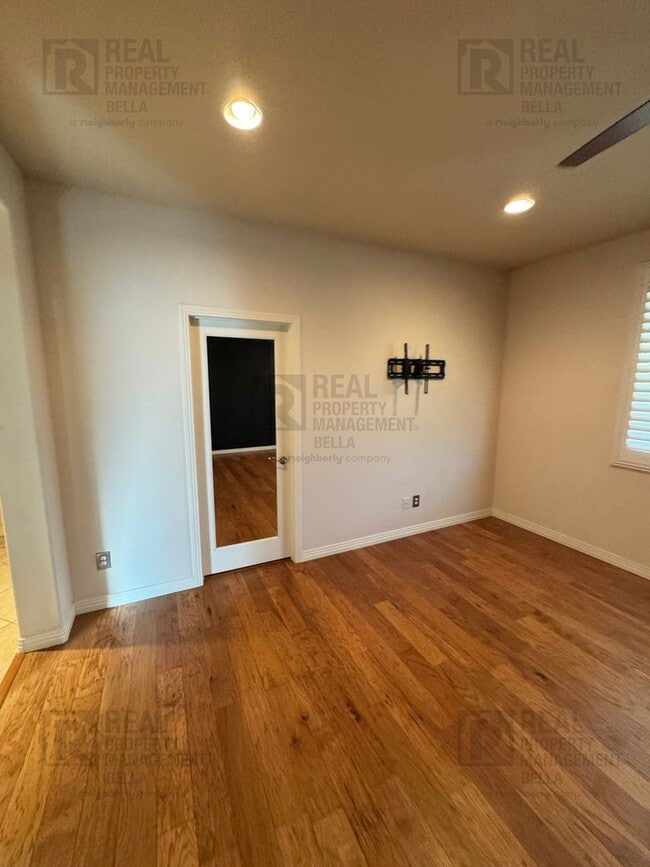 Building Photo - Modern Comfort Meets Resort Living – Gorgeous Single-Story in The Lakes Community