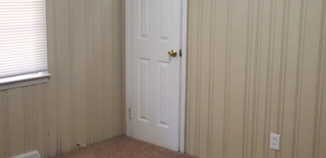 Building Photo - 3-Bedroom Home with Modern Touches