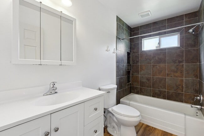 Building Photo - 504 Roland Ave