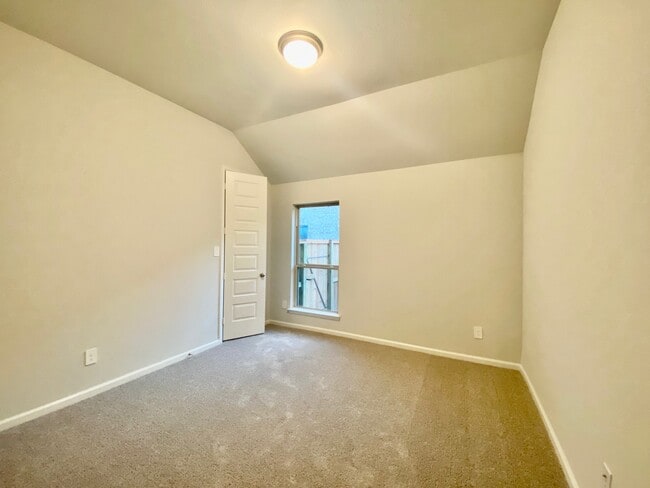 Building Photo - 9411 Trestle Creek Ct