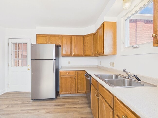 Building Photo - 1097 2nd St