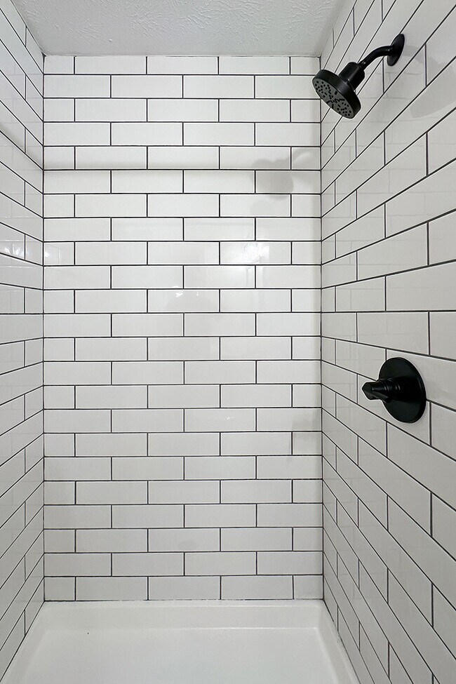 Building Photo - 922 N 122nd St