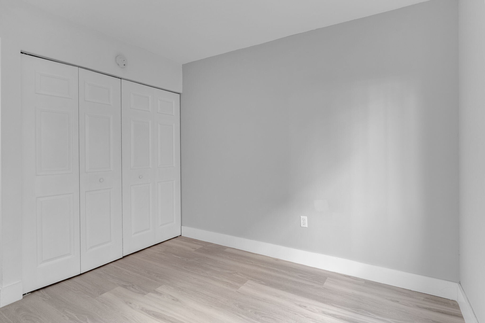 Building Photo - 6235 SW Kendale Lakes Cir