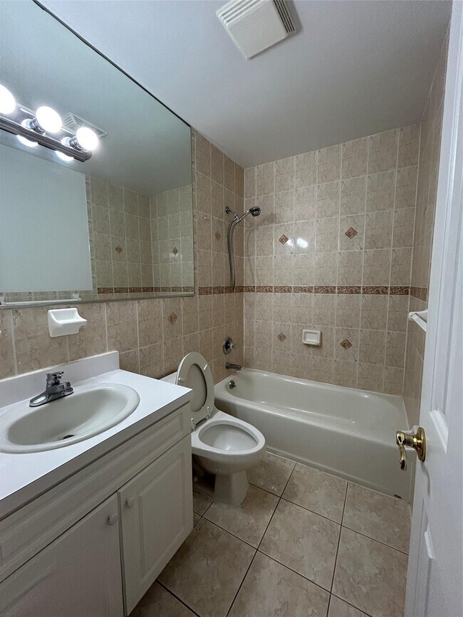 Building Photo - 114-29 Dalian Ct