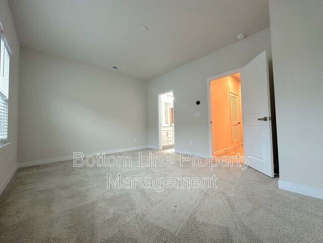 Building Photo - 460 Spearfield Ln