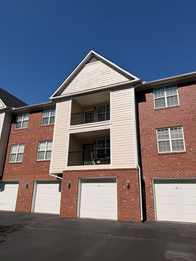 Building Photo - 649 Brandermill Rd