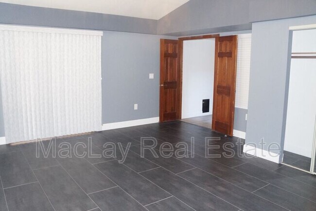 Building Photo - 5756 W Del Rio St