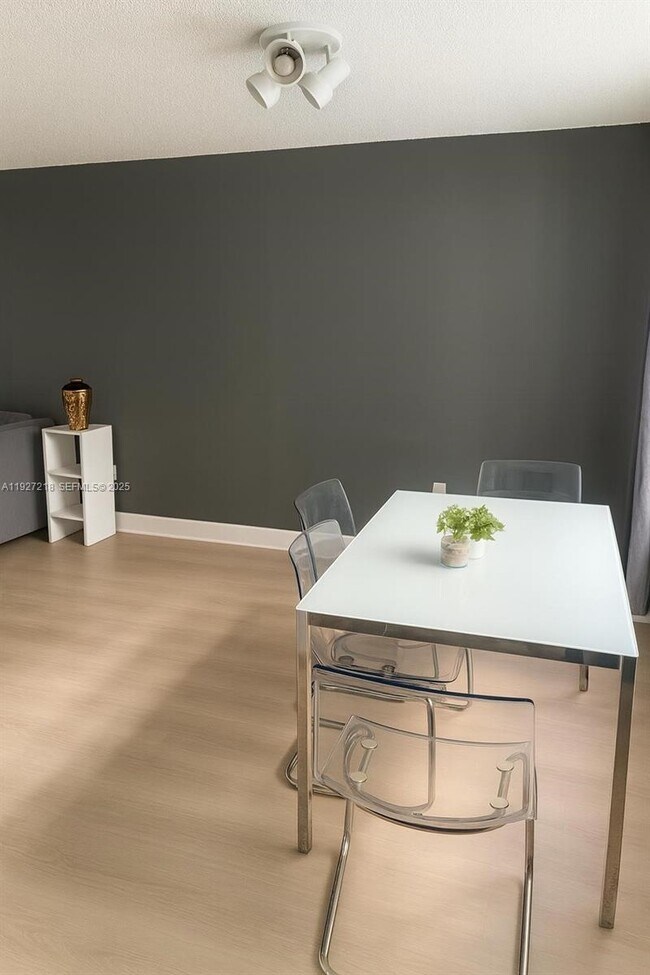 Building Photo - 1732 Meridian Ave