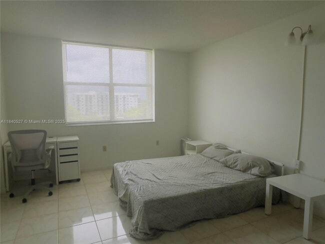 Building Photo - 11111 Biscayne Blvd