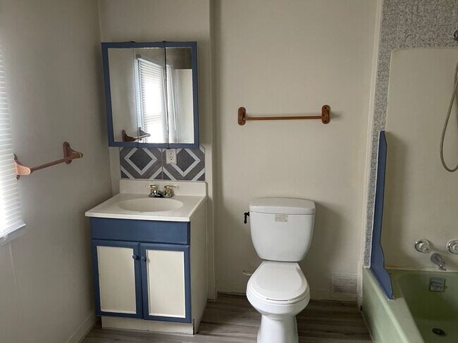 Building Photo - 3 bedroom Niles Home