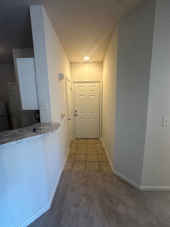 Building Photo - Lovely 2-bedroom, 2-bath condo available f...