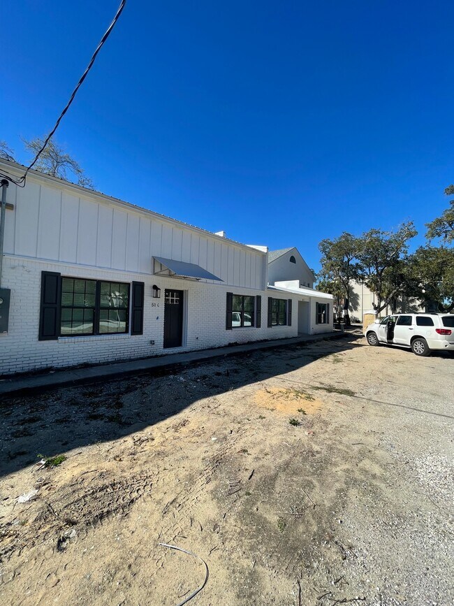 Building Photo - 51 Yacht Club Dr NE