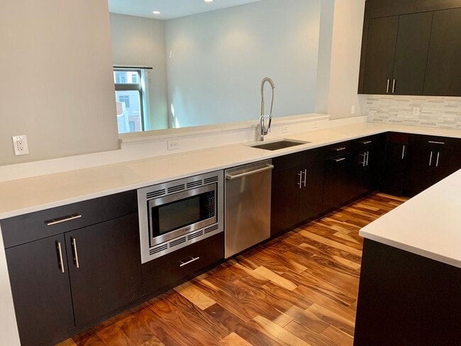 Building Photo - Stunning 3-Bed Townhome with Garage in Northern Liberties! Available mid-July!