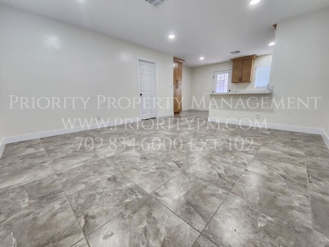Building Photo - GORGEOUS SPRING VALLEY COTTAGE !  2 Bed + ...