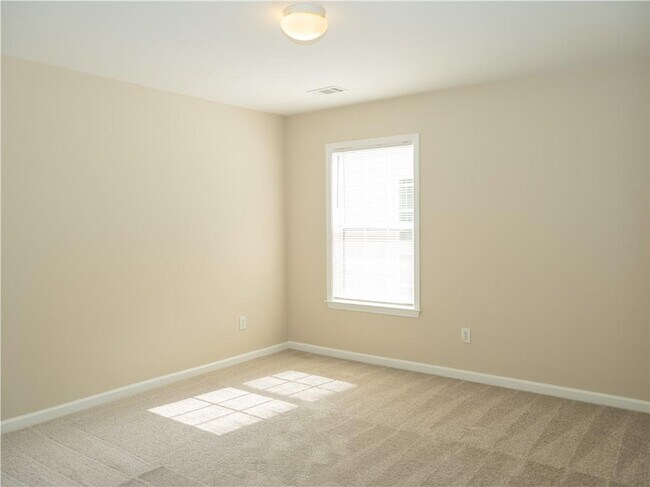 Building Photo - 663 Prada Ct NE