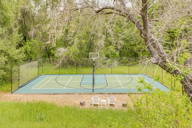 Building Photo - 6256 Dry Creek Rd