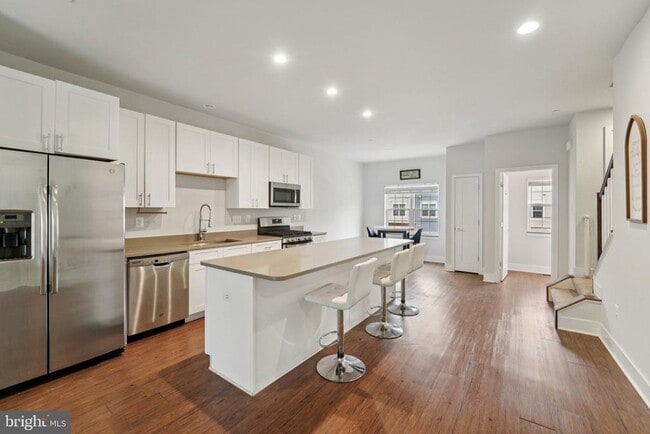 Building Photo - 7728 Lexington Ct